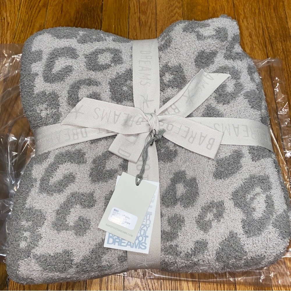 Barefoot dreams in the wild throw